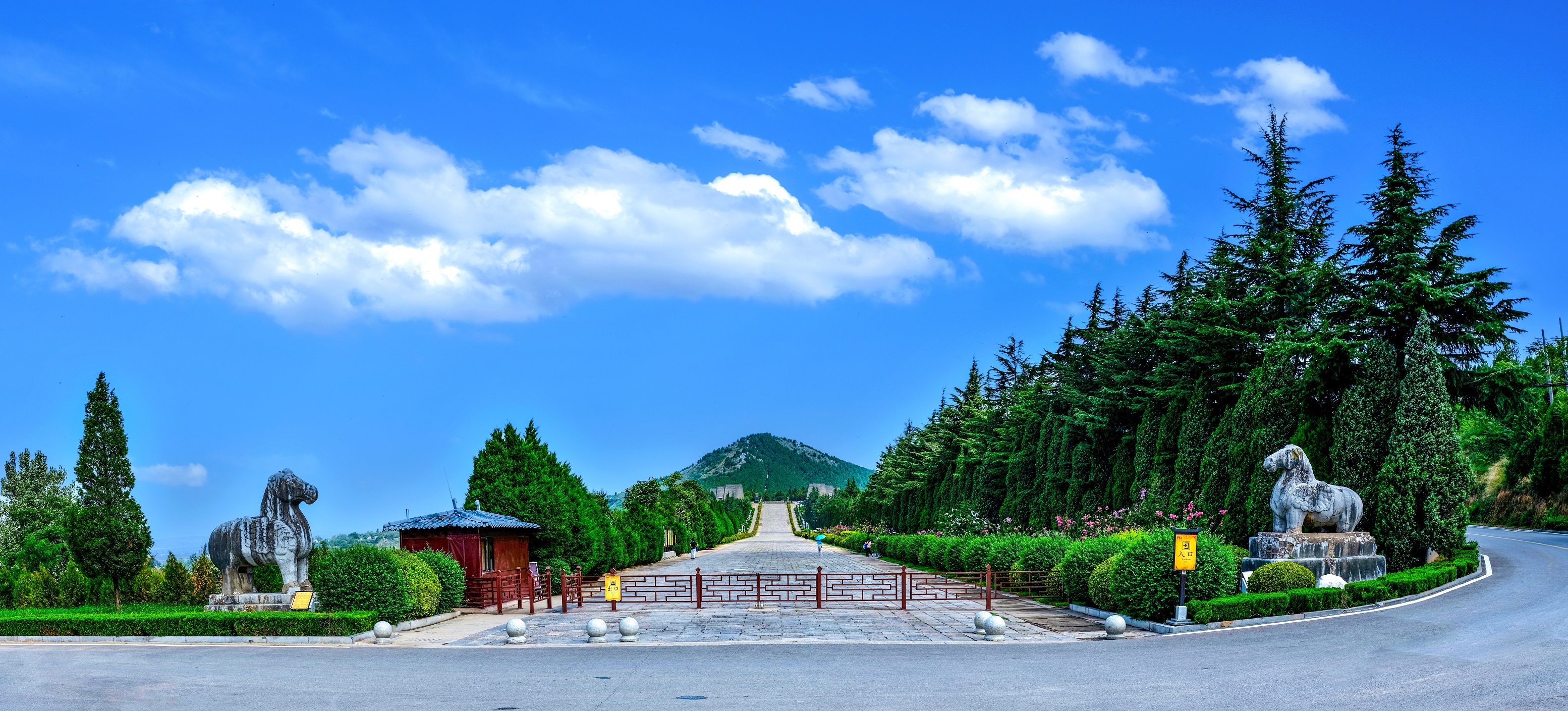 乾陵八景《石马开道》.jpg